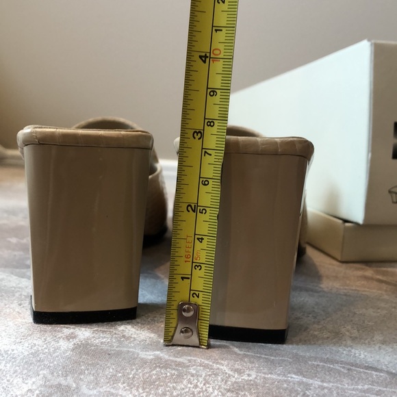 NIB Nygard slip on - Picture 4 of 5